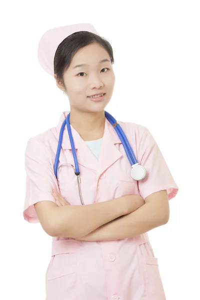 Retrato de uma bela enfermeira asiática com um estetoscópio em torno de seu pescoço isolado em um fundo branco — Fotografia de Stock