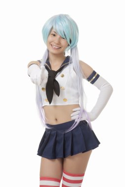 Güzel ve seksi Asyalı kadın beyaz bir arka plan üzerinde izole cosplay ile şaka yapıyordum