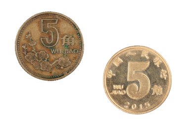 Eski ve yeni 5 Miao Çin sikkeleri beyaz arka planda.