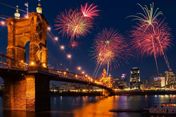 Beautiful Fireworks Fill Night Time Sky Cincinnati Ohio Seen Covington — Photo