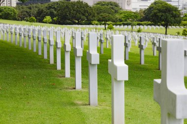 Manila Amerikan Mezarlığı ve 2. Dünya Savaşı sırasında Filipinler 'de öldürülen Amerikan ve Filipin silahlı kuvvetleri üyelerinin gömüldüğü yer. Metro Manila, Filipinler 'de