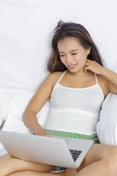 Asian Woman Working Computer Bed Isolated White — Stock Photo, Image