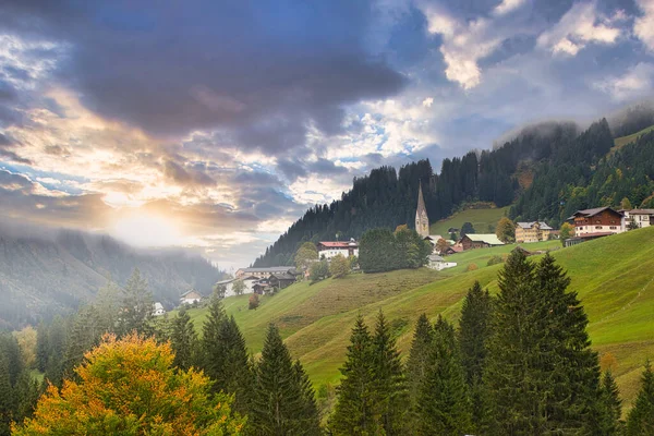Bavyera ve Avusturya 'daki güzel alp manzarası
