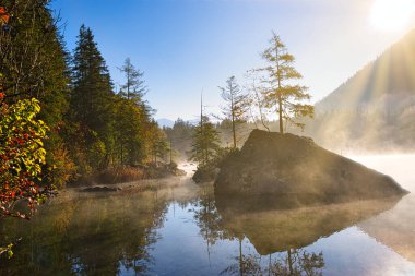 Bavyera ve Avusturya 'daki Alpler' deki güzel dağ gölleri