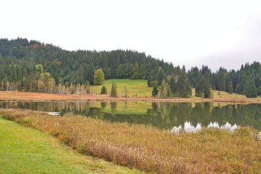 Bavyera ve Avusturya 'daki Alpler' deki güzel dağ gölleri