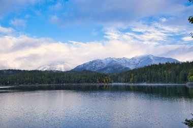 Bavyera ve Avusturya 'daki Alpler' deki güzel dağ gölleri