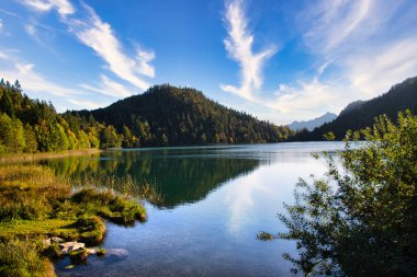 Bavyera ve Avusturya 'daki Alpler' deki güzel dağ gölleri