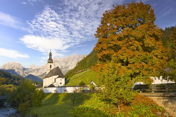 Schöne Kirche Der Alpinen Landschaft Bayern — Stockfoto