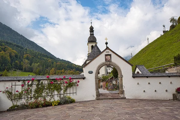 Piękny Kościół Alpejskim Krajobrazie Bawarii — Zdjęcie stockowe
