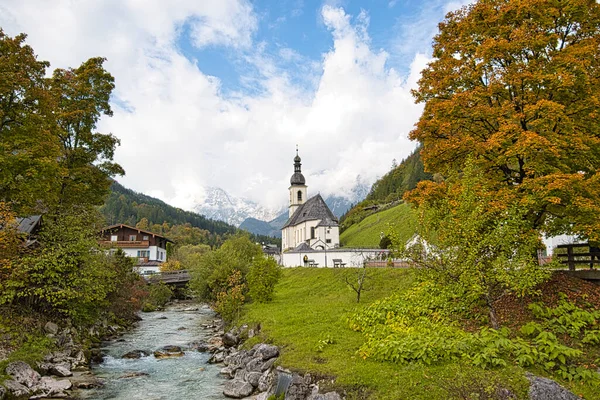 Schöne Kirche Der Alpinen Landschaft Bayern — Stockfoto