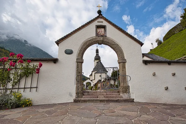 Schöne Kirche Der Alpinen Landschaft Bayern — Stockfoto