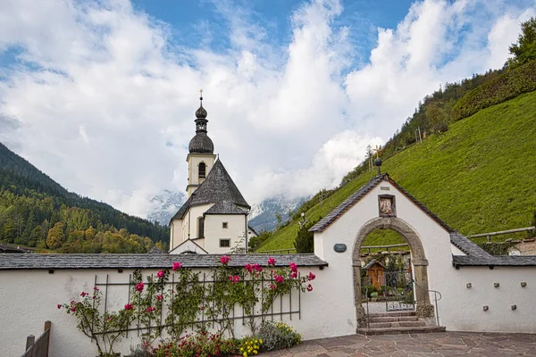 Bella Chiesa Nel Paesaggio Alpino Baviera — Foto Stock