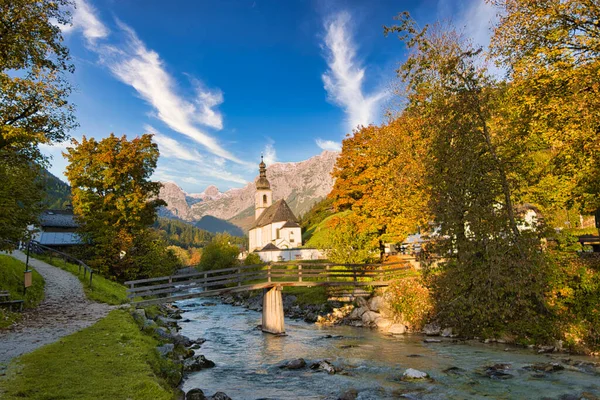 Gyönyörű Templom Alpesi Táj Bajorországban — Stock Fotó