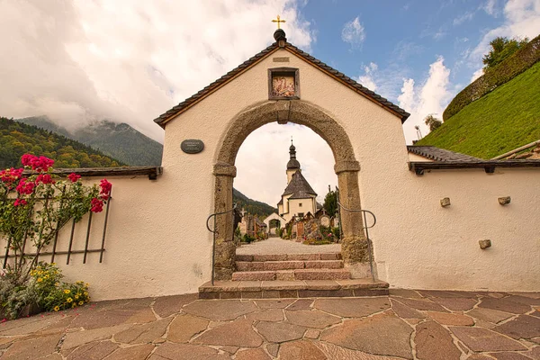 Piękny Kościół Alpejskim Krajobrazie Bawarii — Zdjęcie stockowe