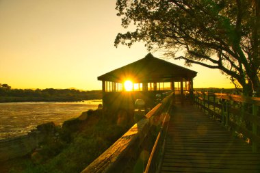 National Park Tsavo Doğu Tsavo West ve Amboseli 'nin manzara resimleri.