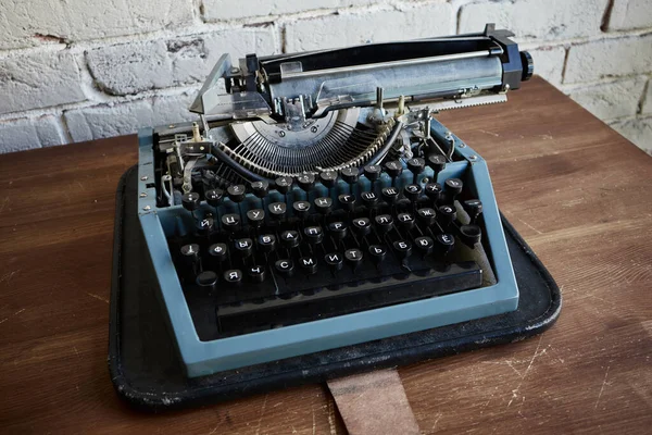 Una Vieja Máquina Escribir Con Letras Rusas Encuentra Una Vieja —  Fotos de Stock