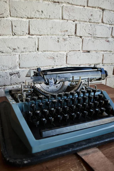 Old Typewriter Russian Letters Stands Old Wooden Table Front Brick — Stock Photo, Image