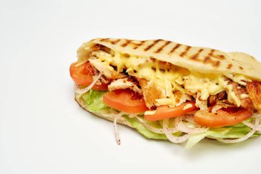 doner kebabı beyaz arkaplanda izole et