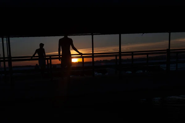 Silhouette Two Young People Playing Soccer Port Walkway Beach Portugal — Stock Photo, Image