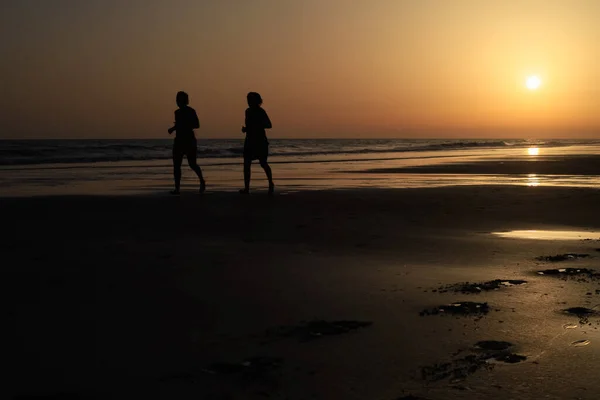 Long Shot Two Runners Great Spanish Beach Sunset — Stock Photo, Image