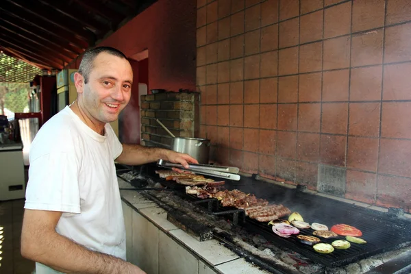 Chef barbecue sorridente — Foto Stock