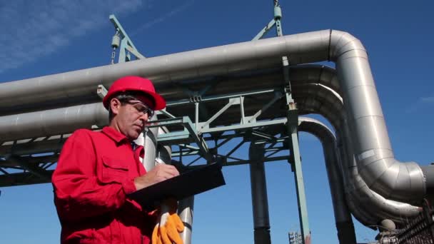 Refinery Worker and Pipelines — Stock Video