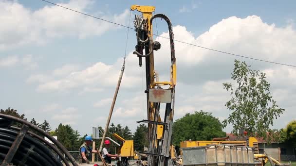 Workers Operate a Drilling Rig for a Natural-Gas — Stock Video