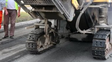 yol kazıyıcı makine