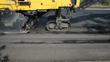 asfalt yol freze makinesi