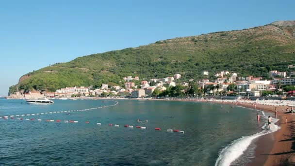 Op het strand - montenegro - petrovac — Stockvideo