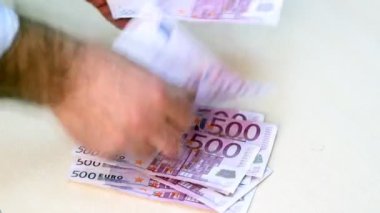500 euro banknot sayma işadamı