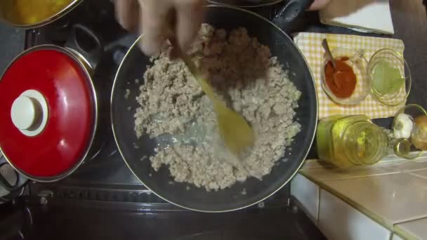 Friggere la carne macinata - time lapse — Video Stock