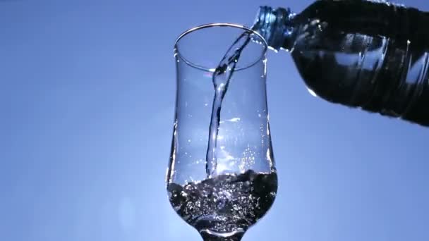 Verre d'eau lors d'une chaude journée d'été 