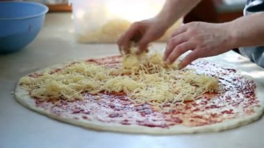 Peynir Pizza için ekleme