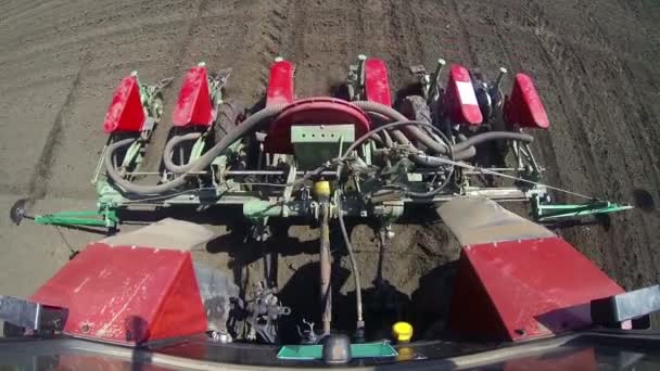 Τρακτέρ και σπαρτική μηχανή φύτευση καλλιεργειών — Αρχείο Βίντεο
