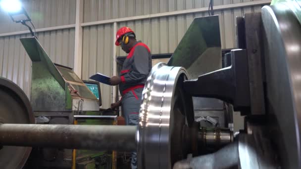 African American Cnc Machine Operator Monitoring Train Wheel Manufacturing Process — Stock Video