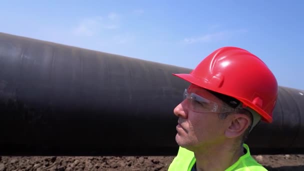 Close Shot Construction Foreman Red Hardhat Walking Natural Gas Pipeline — Vídeo de Stock