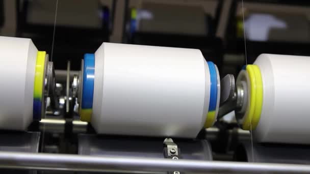 Bobines Fil Sur Une Machine Filer Dans Une Usine Textile — Video