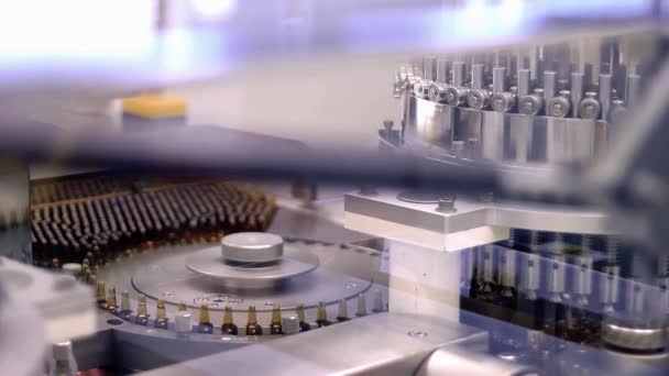 Automat Automatickou Farmaceutickou Kontrolu Ampulek Injekčních Lahviček Zásobních Vložek Stříkaček — Stock video