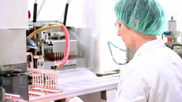 Pharmaceutical Production Line Worker Overseeing Packaging Process Ampule Medications Pharmaceutical — Stock Video