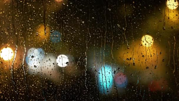 Melancholijny Deszcz Miasto Nocy Przez Deszczowe Okno Krople Deszczu Oknie — Wideo stockowe