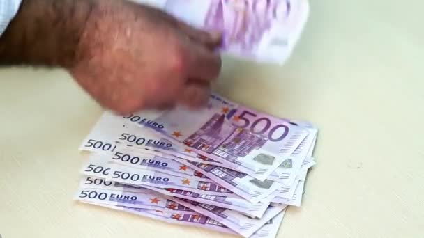 Manos Hombre Contando Billetes 500 Euros Euro Cae Por Debajo — Vídeos de Stock