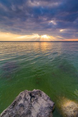 günbatımı güzel ışık ışınları ile