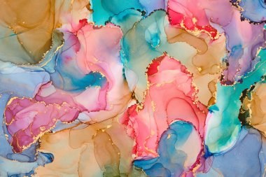 Şeffaf renk akımları, yılan gibi kıvrılan metalik girdaplar ve köpüklü renk spreyleri bu serbest akan dokuların manzarasını şekillendirir. Alkol mürekkebi tekniğindeki doğal lüks, akışkan sanat resimleri.