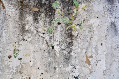 Karanlık arka planda soyut yakın plan. Tasarım elemanı. Grunge metal arka planı, paslı çelik dokusu. Duvarda çizikler var. Eski kirli yüzey. Metal rengi.