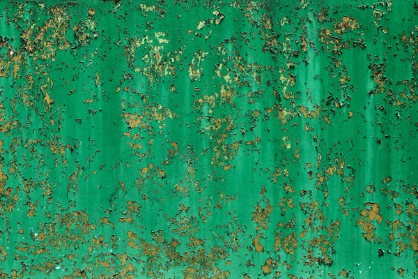 Karanlık arka planda soyut yakın plan. Tasarım elemanı. Grunge metal arka planı, paslı çelik dokusu. Duvarda çizikler var. Eski kirli yüzey. Metal rengi.