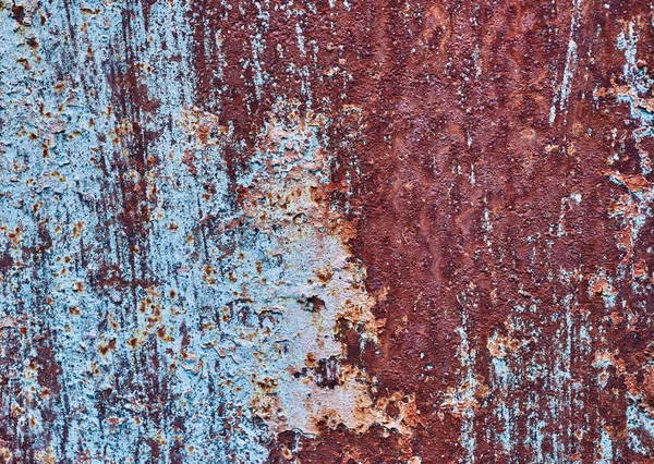 Karanlık arka planda soyut yakın plan. Tasarım elemanı. Grunge metal arka planı, paslı çelik dokusu. Duvarda çizikler var. Eski kirli yüzey. Metal rengi.