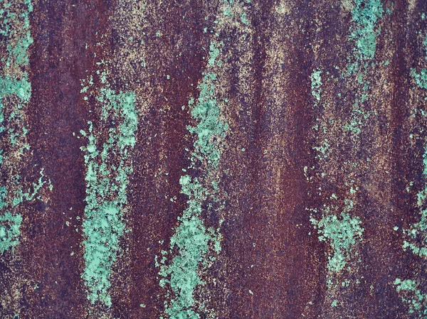 Karanlık arka planda soyut yakın plan. Tasarım elemanı. Grunge metal arka planı, paslı çelik dokusu. Duvarda çizikler var. Eski kirli yüzey. Metal rengi.
