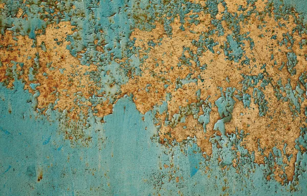 Karanlık arka planda soyut yakın plan. Tasarım elemanı. Grunge metal arka planı, paslı çelik dokusu. Duvarda çizikler var. Eski kirli yüzey. Metal rengi.