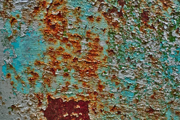 Karanlık arka planda soyut yakın plan. Tasarım elemanı. Grunge metal arka planı, paslı çelik dokusu. Duvarda çizikler var. Eski kirli yüzey. Metal rengi.